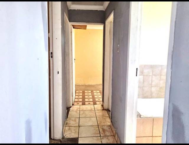 2 BEDROOM PROPERTY TO RENT IN LENASIA SOUTH